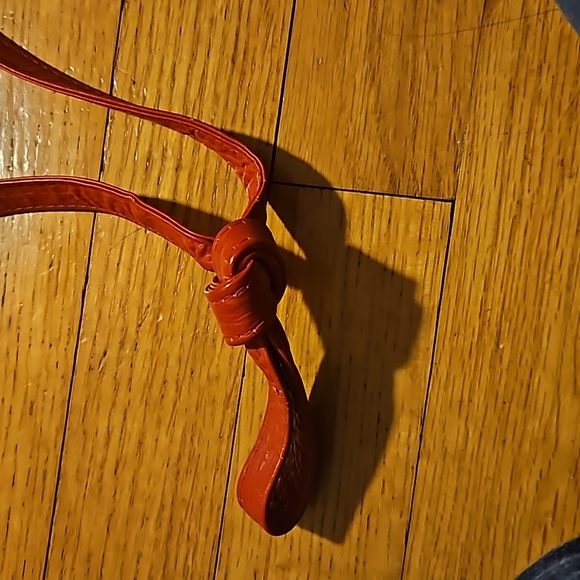 Barganza Red Shoulder Saddle Bucket Bag - Picture 14 of 16